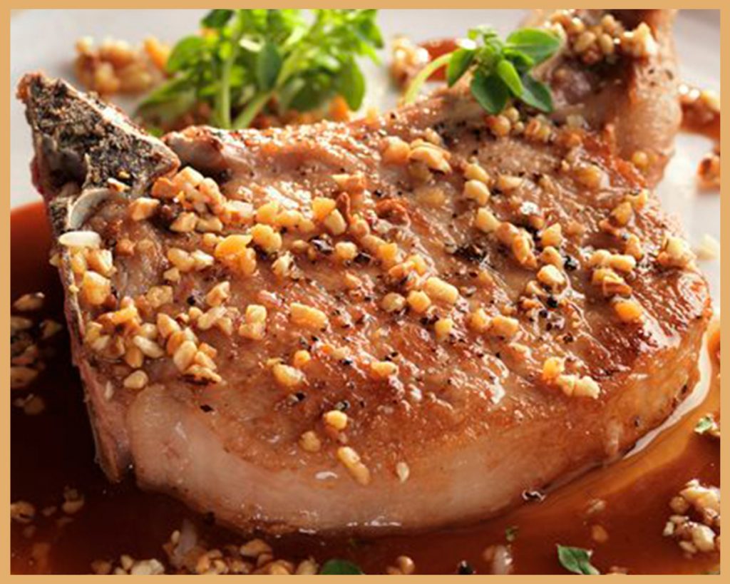 Chuletas de cerdo con salsa de Oporto y naranja.