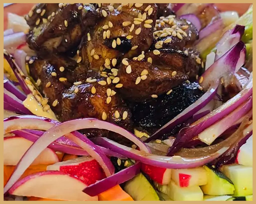 poke-bowl-de-pollo-marinado-con-soja